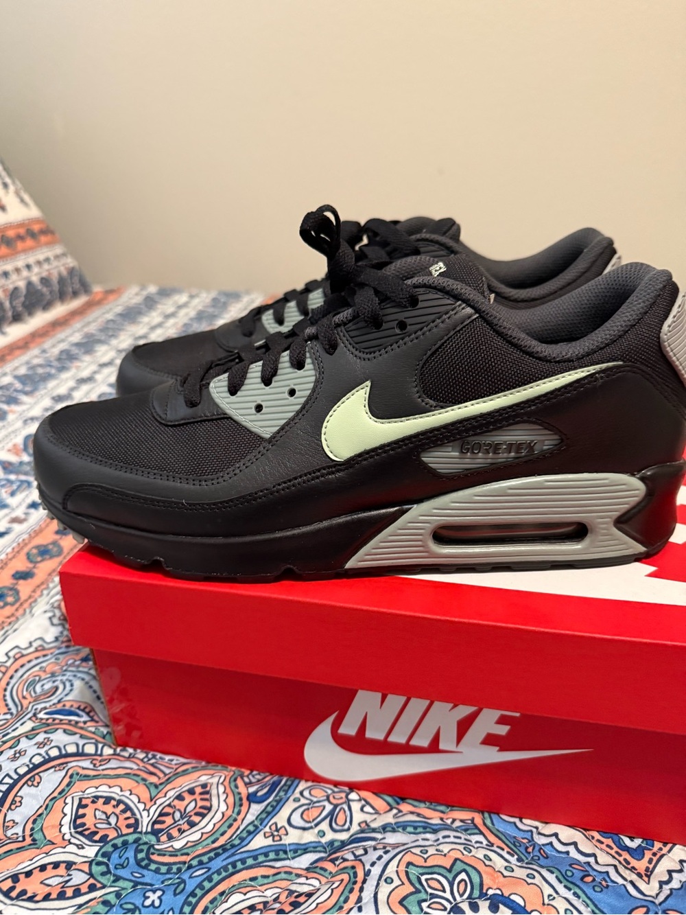 Air Max 90 Black & Light Green Air Max GORE-TEX Sneakers
